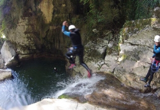  saltos no canyon de Groin -9999-Natural Toboggan do Canyon Du Grenant